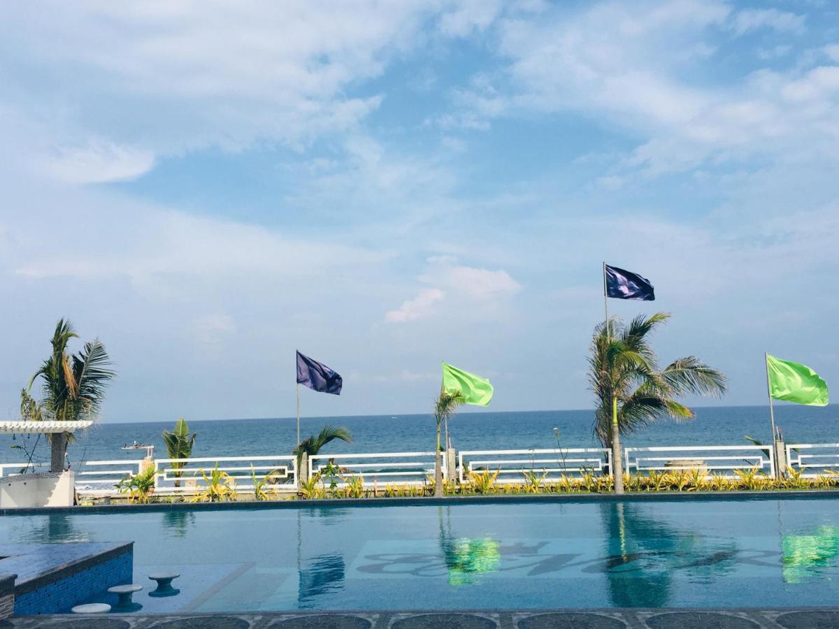EM Royalle Hotel&Beach Resort San Juan  Exterior foto
