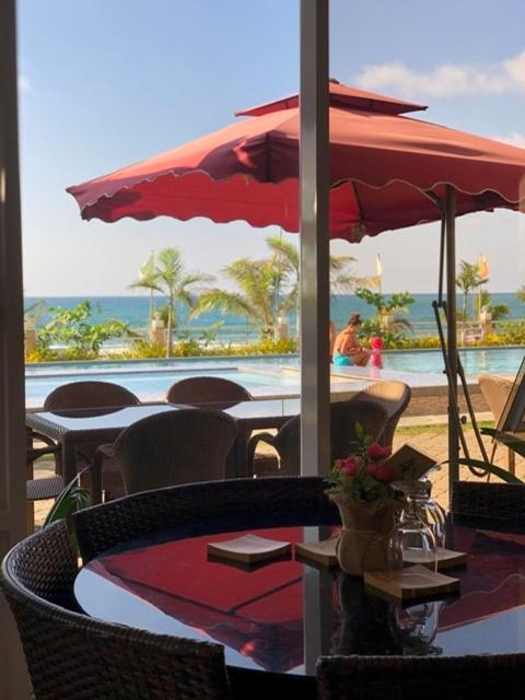 EM Royalle Hotel&Beach Resort San Juan  Exterior foto
